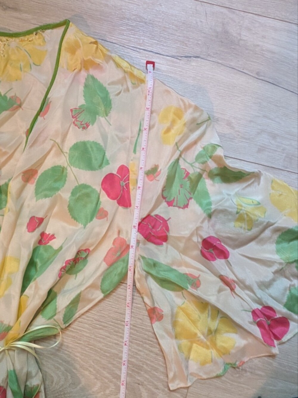 1930's Delicate Silk Robe - Picture 5 of 9